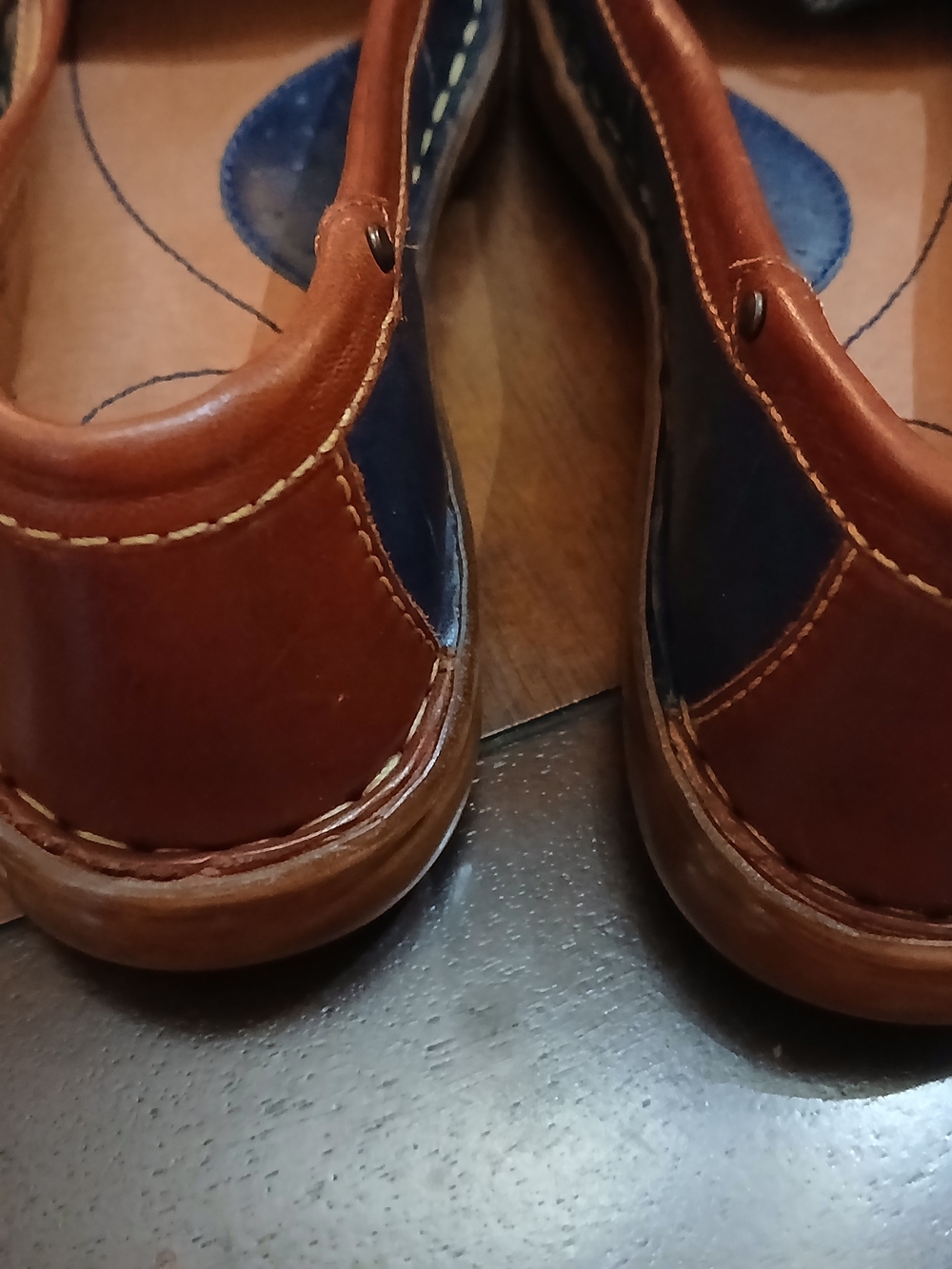 Born Mindy Two-Tone Navy & Cognac Leather Buckle Loafers Size 8 Vintage - Picture 4 of 7